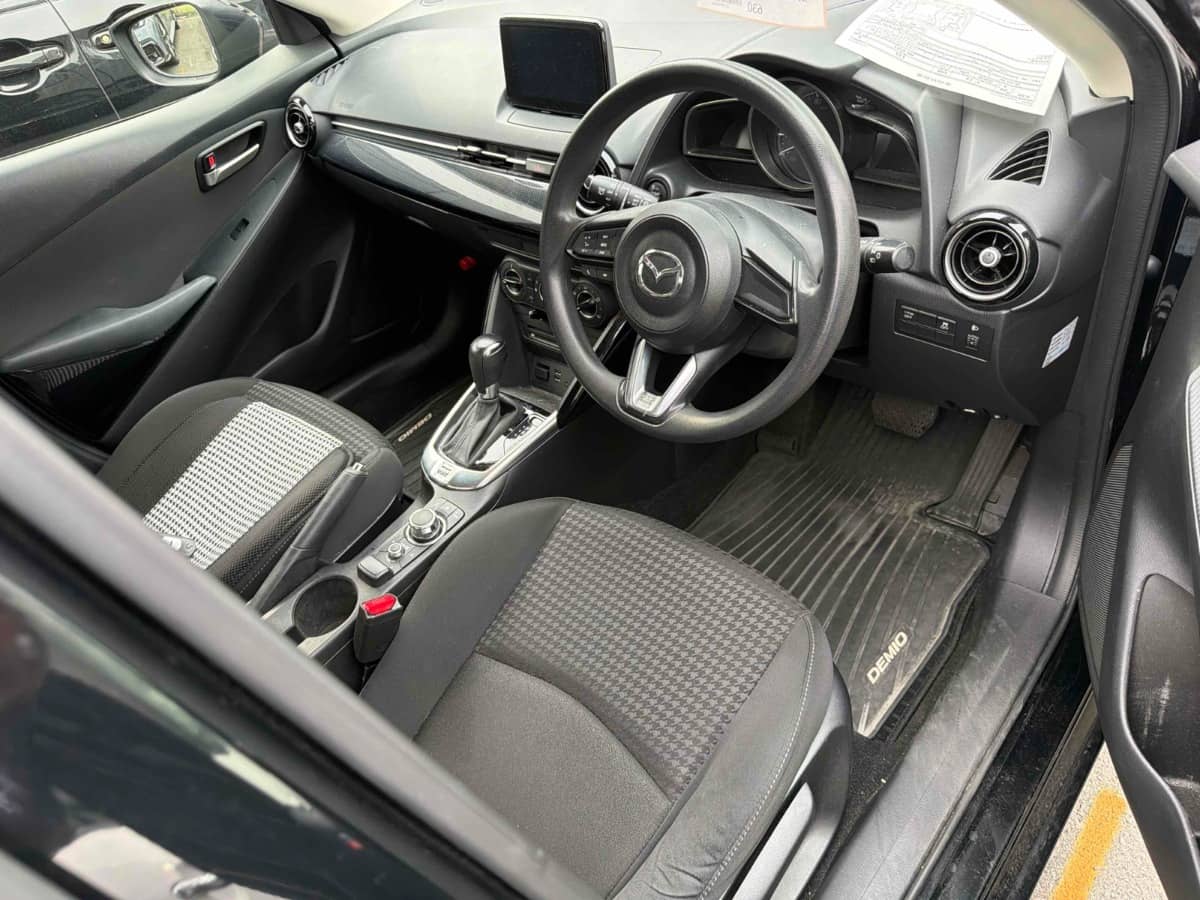 2017 Mazda Demio photo 10