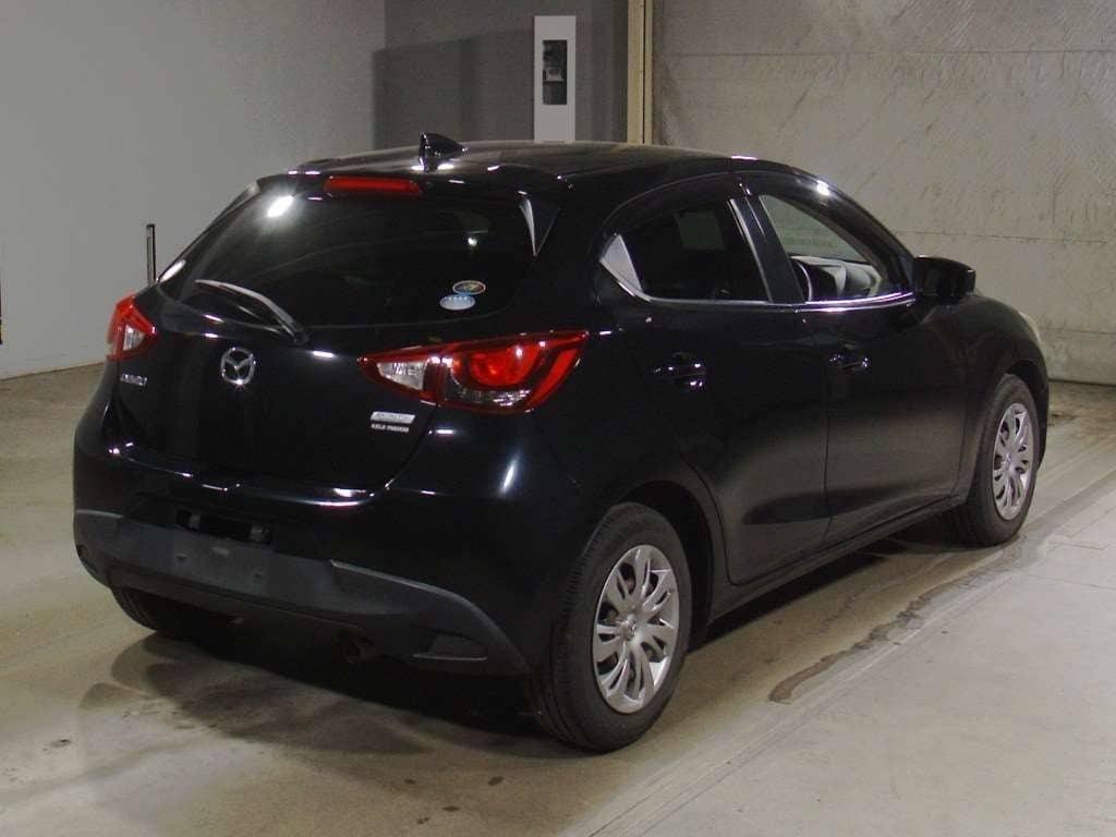 2017 Mazda Demio photo 3