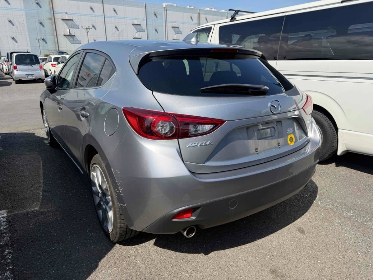 2014 Mazda Axela photo 2