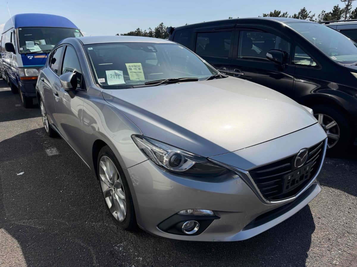 2014 Mazda Axela photo 1