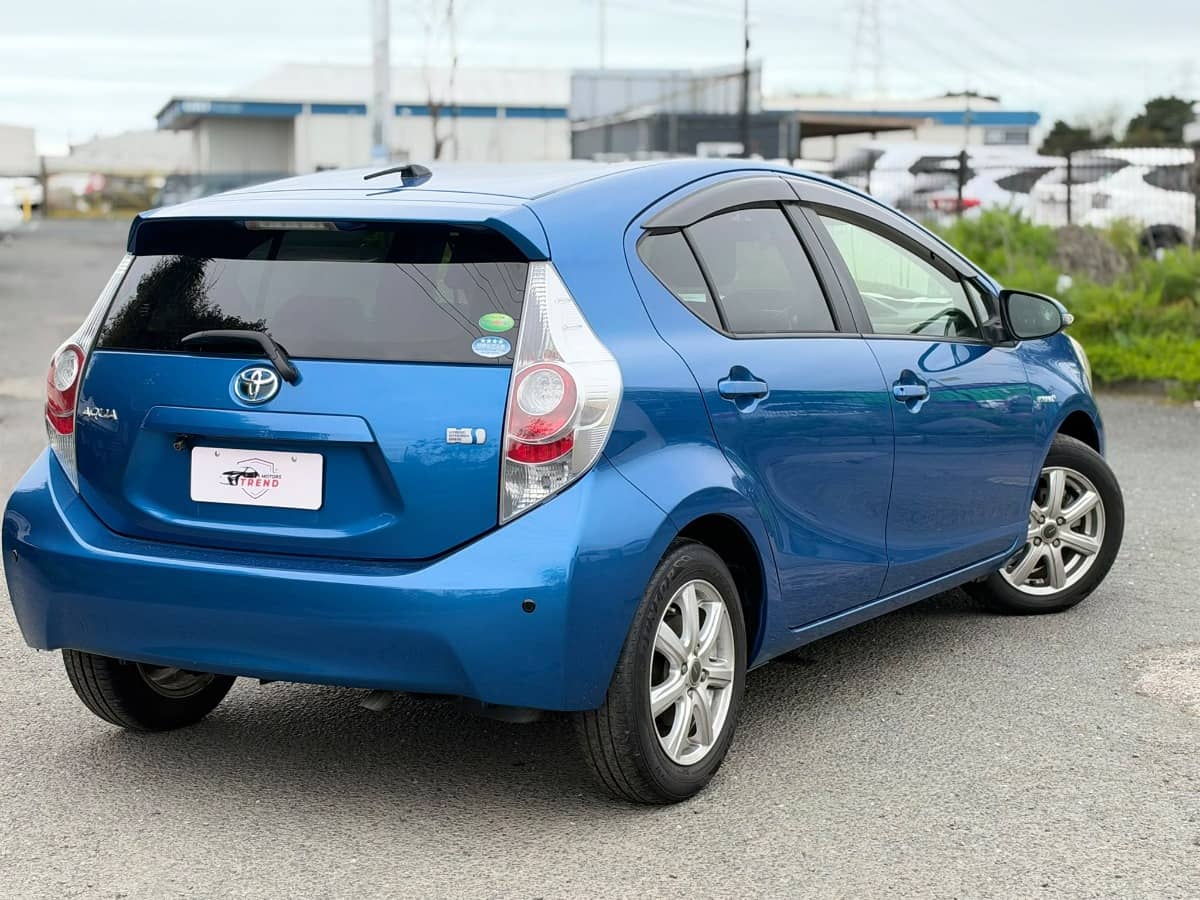 2014 Toyota Aqua photo 2