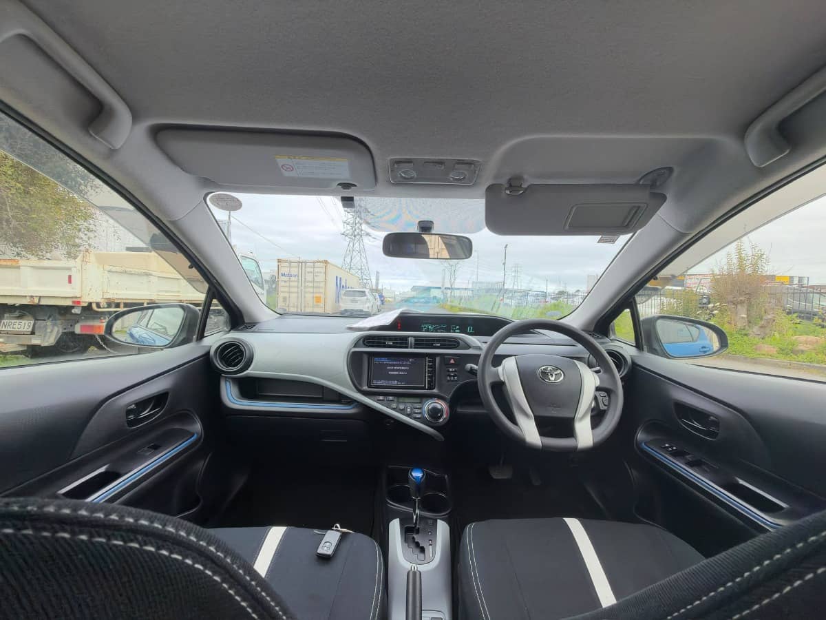 2014 Toyota Aqua photo 16