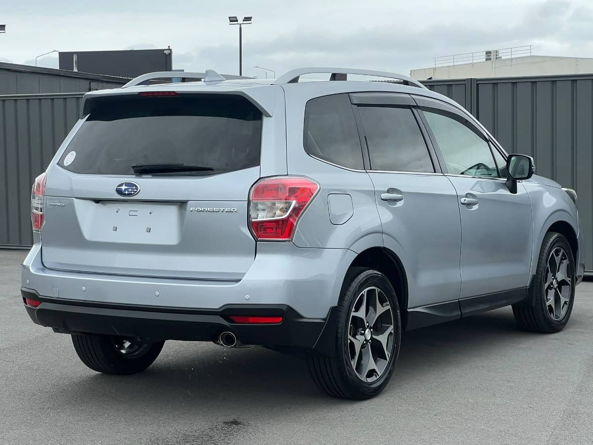 2015 Subaru Forester photo 2