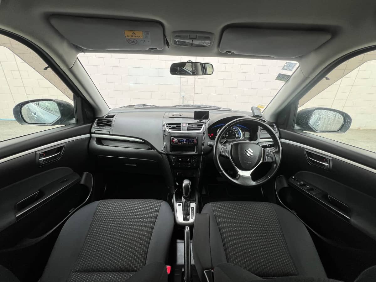 2014 Suzuki Swift photo 11