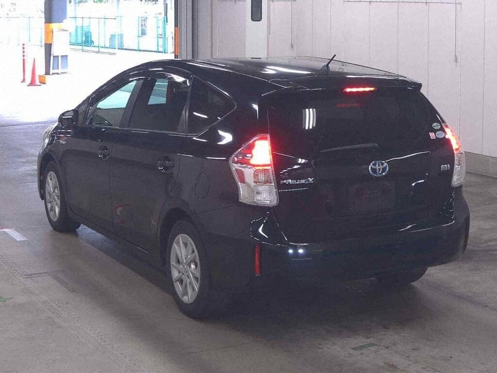 2015 Toyota Prius photo 3