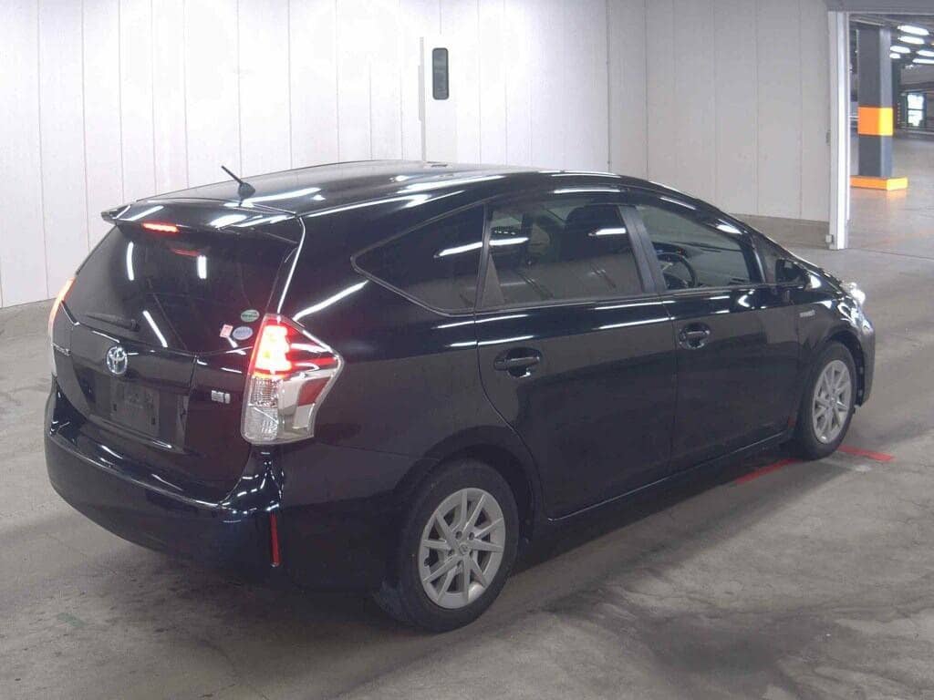 2015 Toyota Prius photo 2