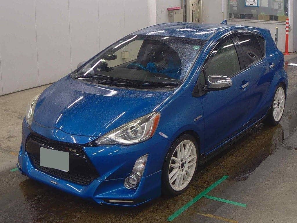 2015 Toyota Aqua photo 1