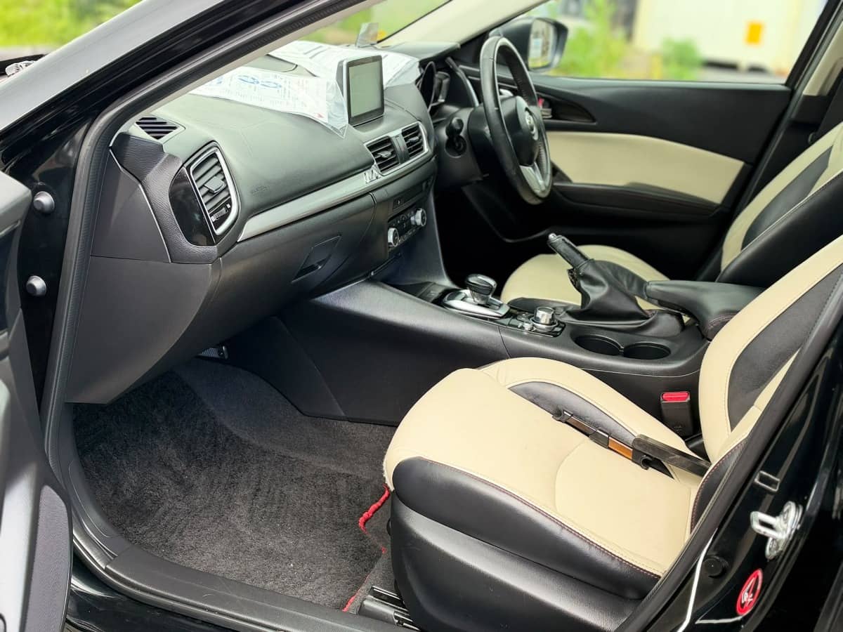 2013 Mazda Axela photo 11