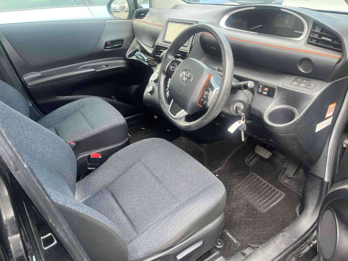 2017 Toyota Sienta photo 3