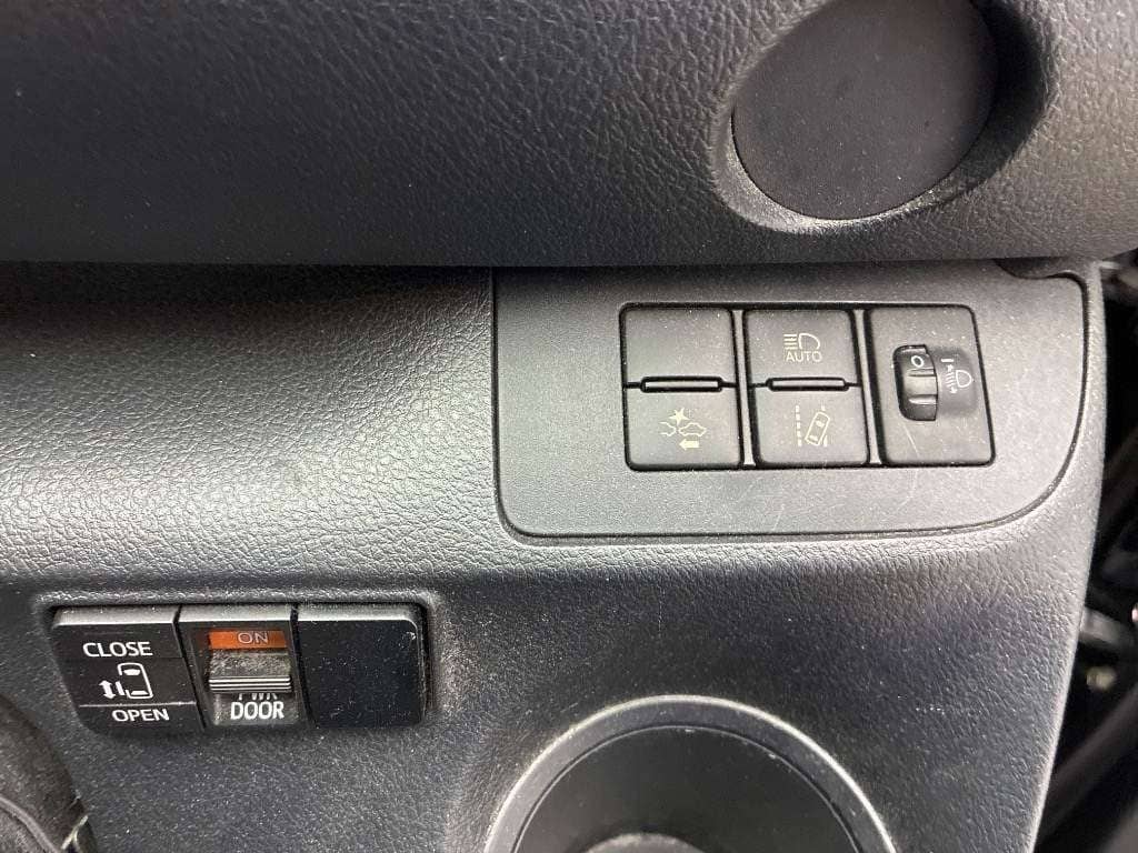 2017 Toyota Sienta photo 5