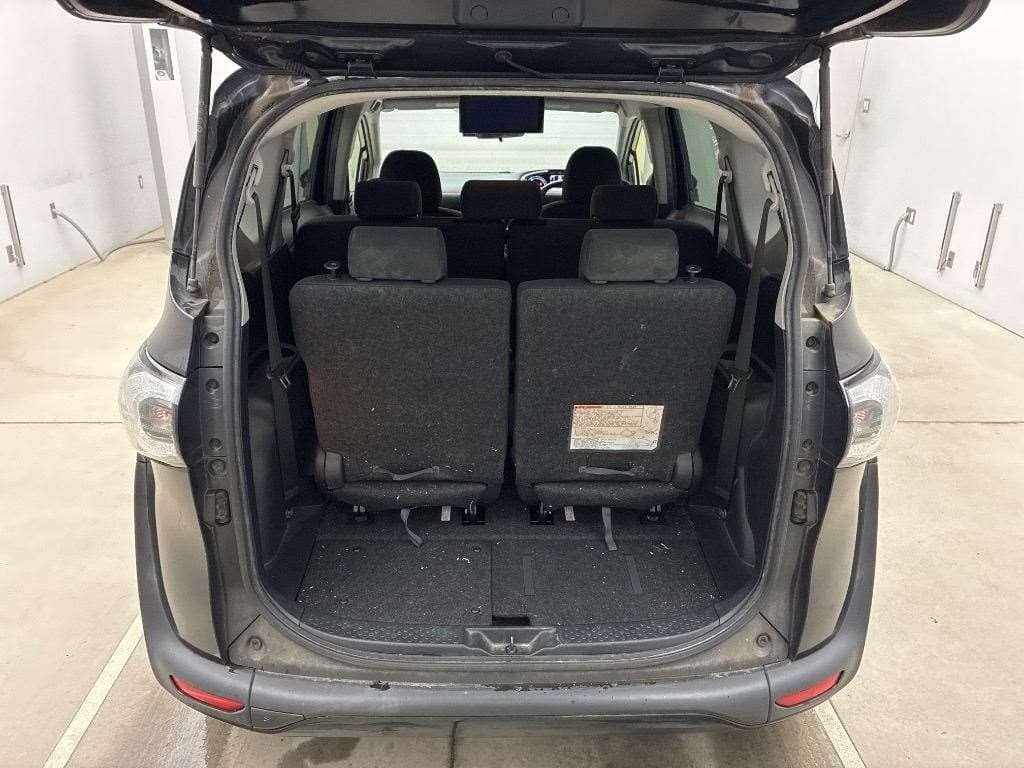 2017 Toyota Sienta photo 6
