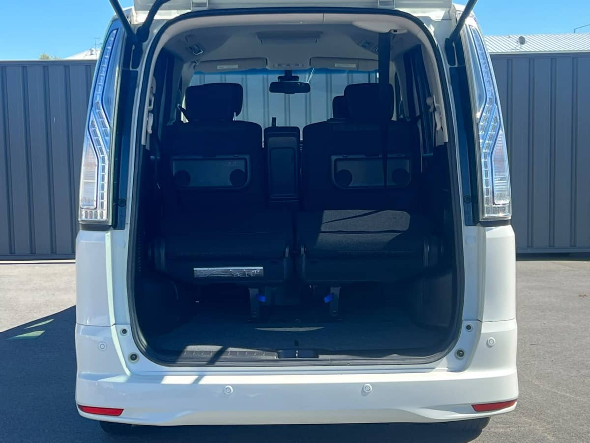 2015 Nissan Serena photo 8