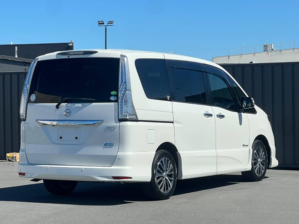 2015 Nissan Serena photo 5