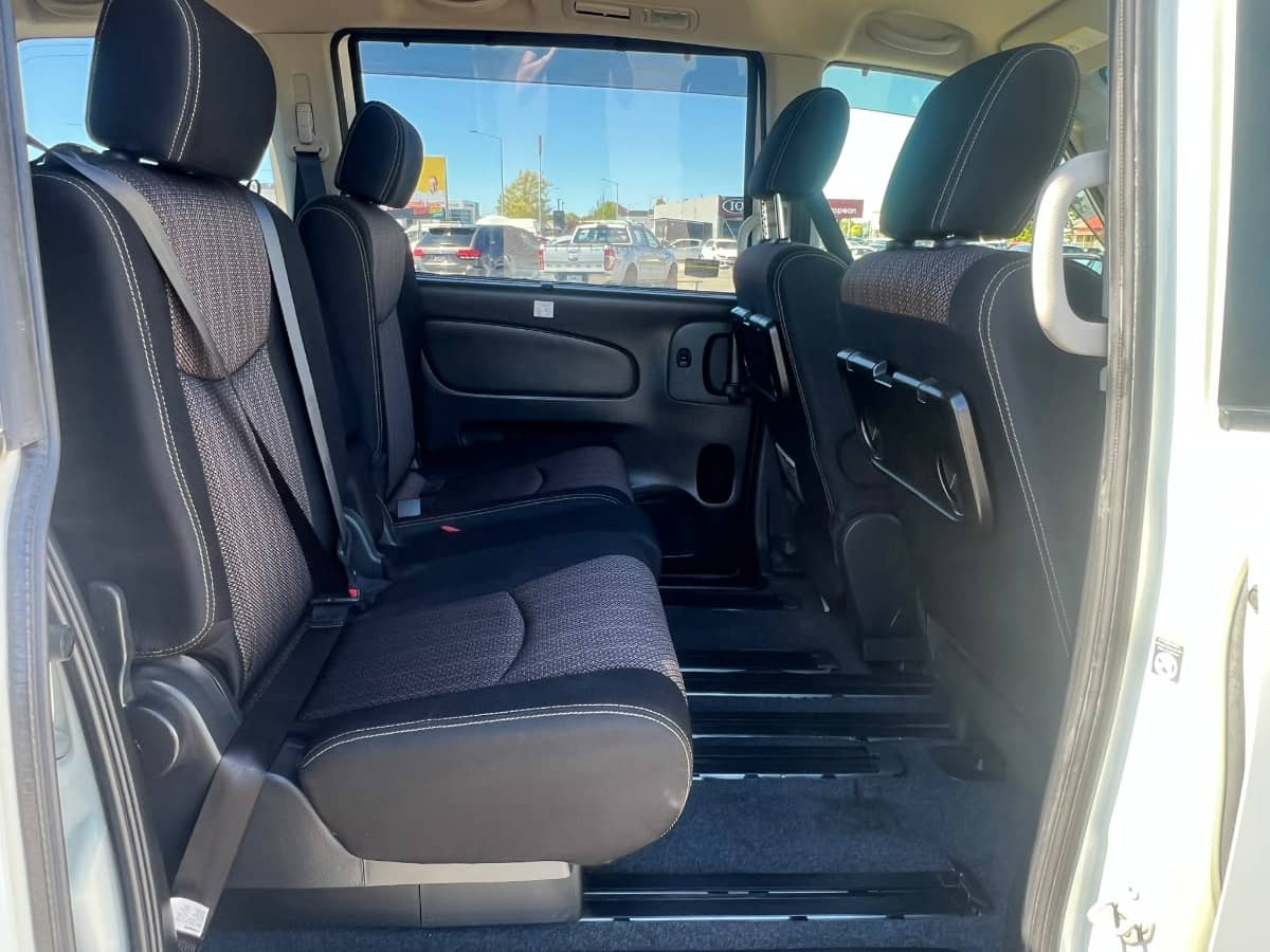 2015 Nissan Serena photo 10