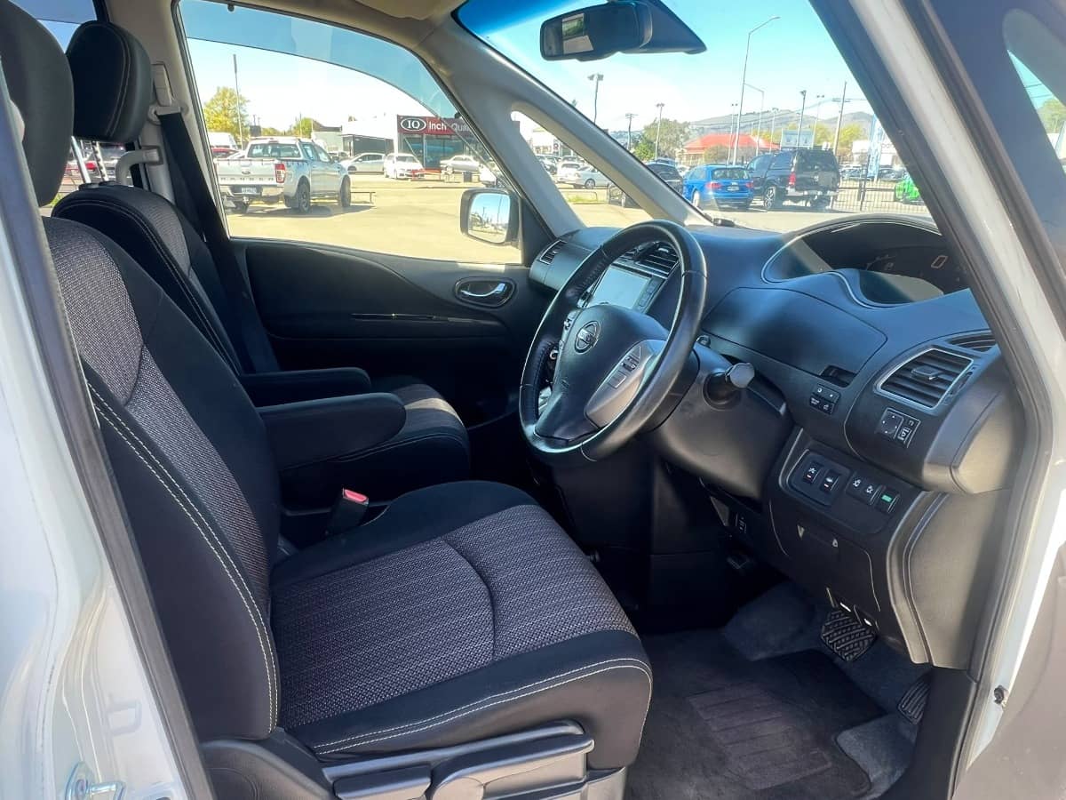 2015 Nissan Serena photo 9