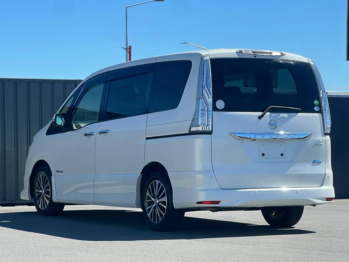 2015 Nissan Serena photo 4