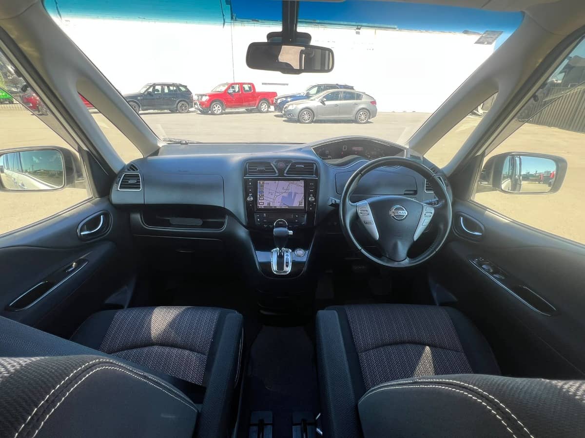 2015 Nissan Serena photo 15