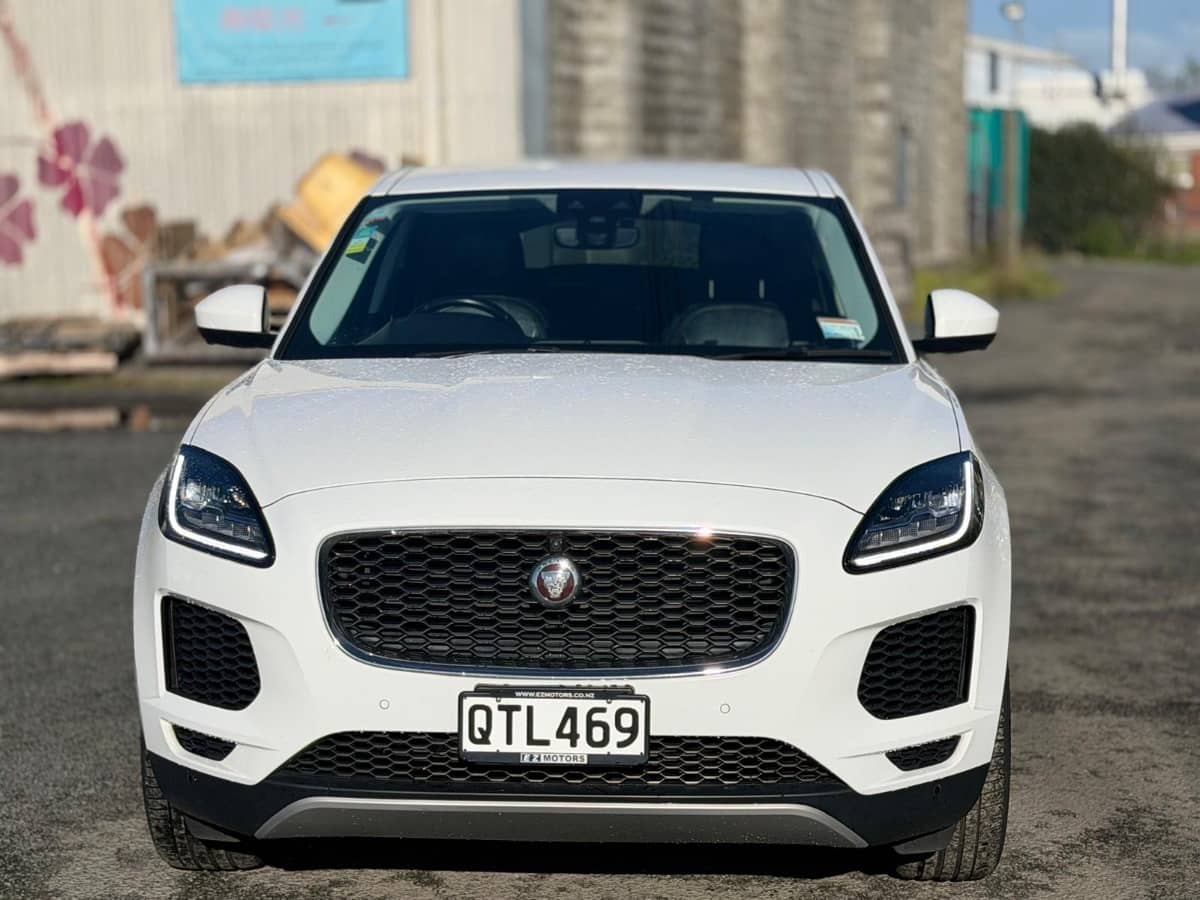 2020 Jaguar E-PACE photo 3
