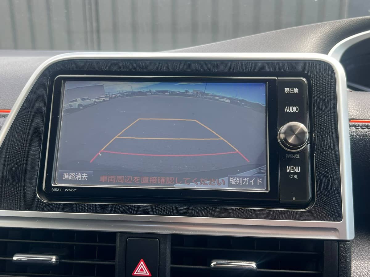 2018 Toyota Sienta photo 16