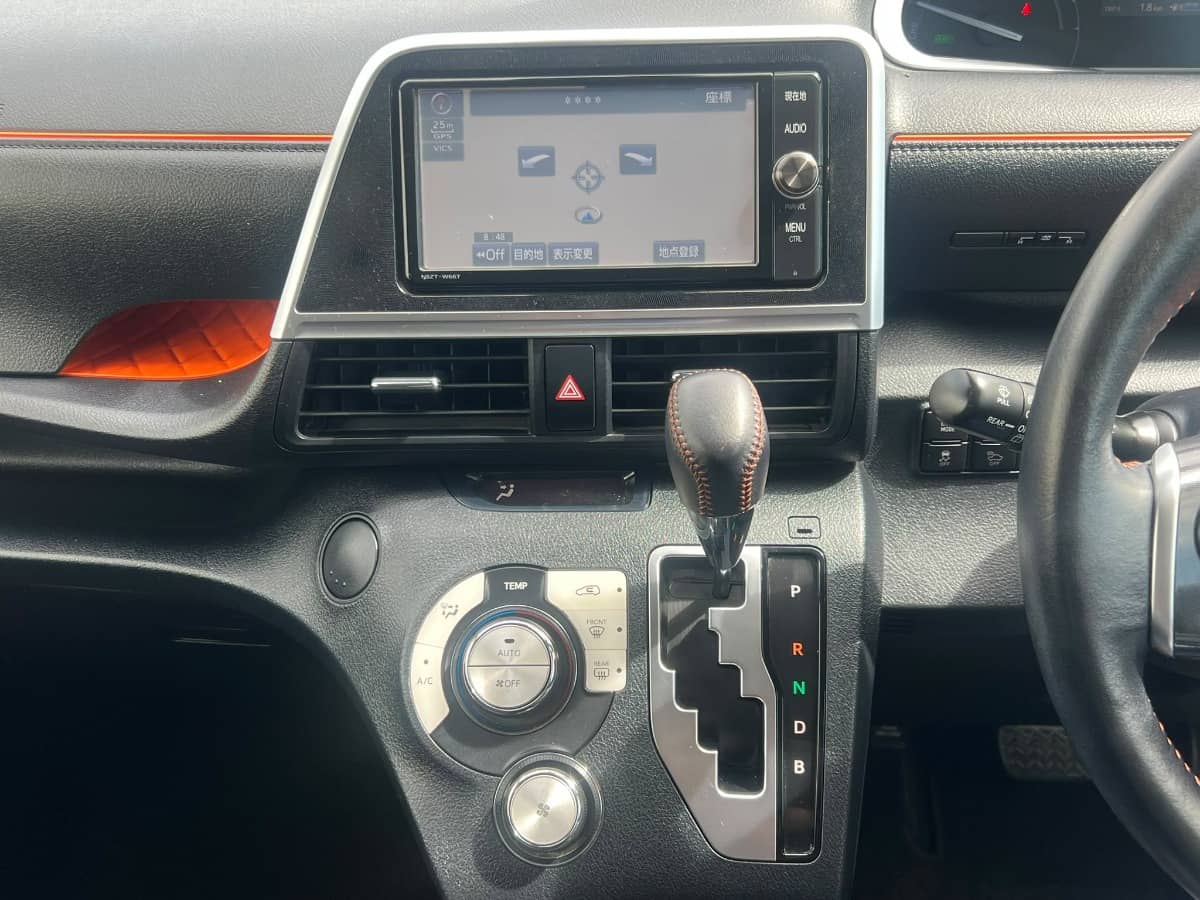 2018 Toyota Sienta photo 17