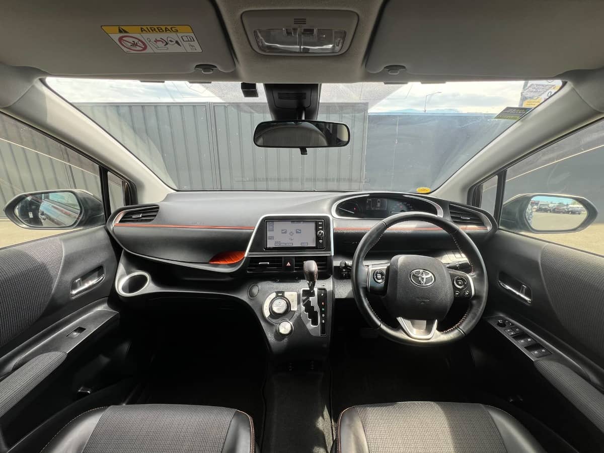 2018 Toyota Sienta photo 14