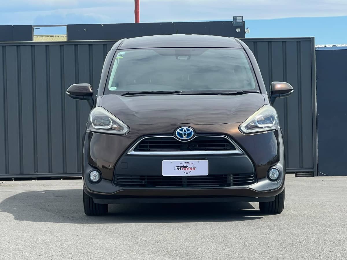 2018 Toyota Sienta photo 2