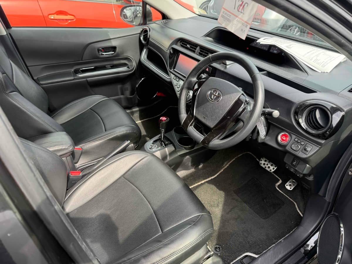 2014 Toyota Aqua photo 3