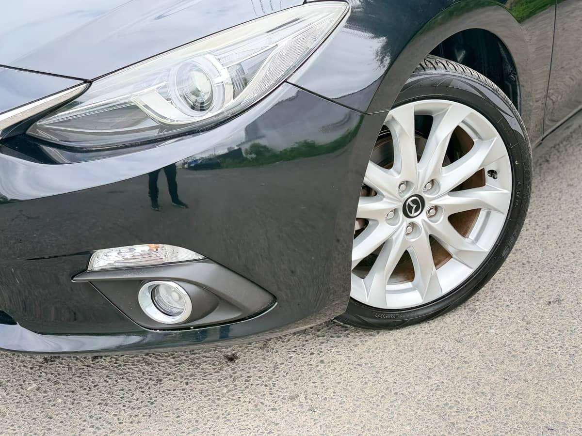 2015 Mazda Axela photo 14
