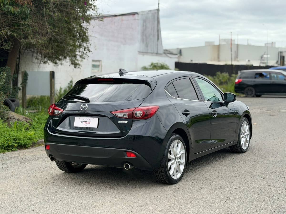 2015 Mazda Axela photo 6