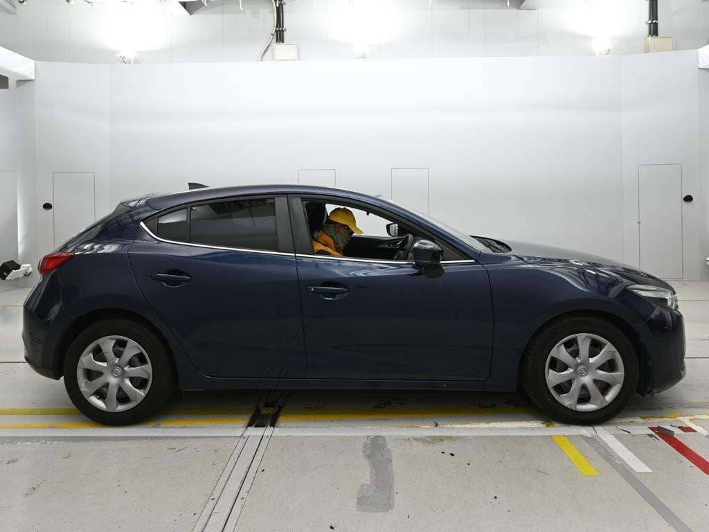 2018 Mazda Axela photo 4