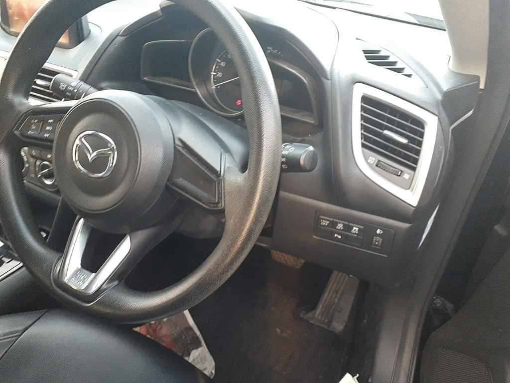2018 Mazda Axela photo 9