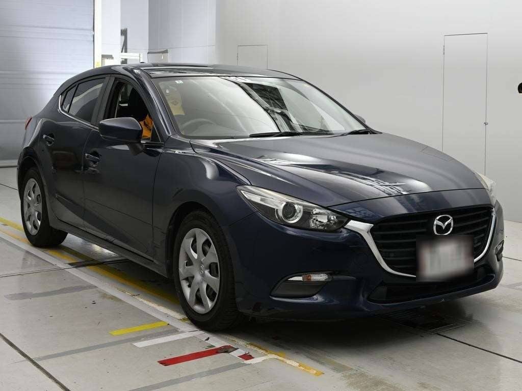 2018 Mazda Axela photo 3