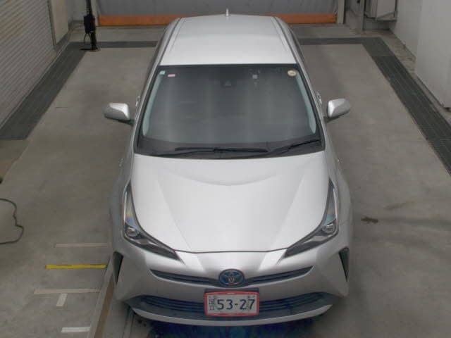 2019 Toyota Prius photo 2