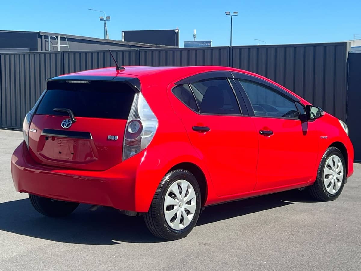 2014 Toyota Aqua photo 4