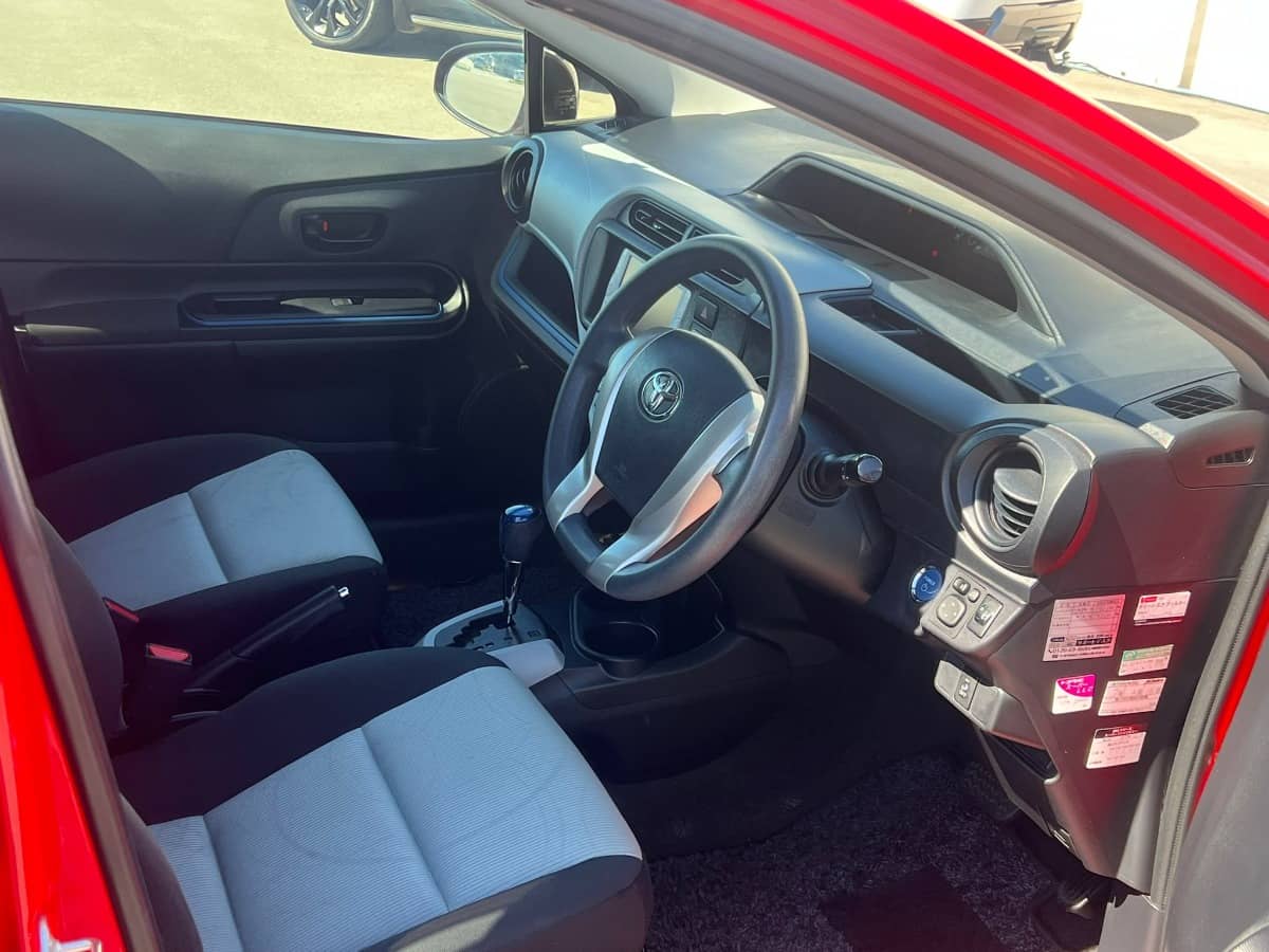 2014 Toyota Aqua photo 8