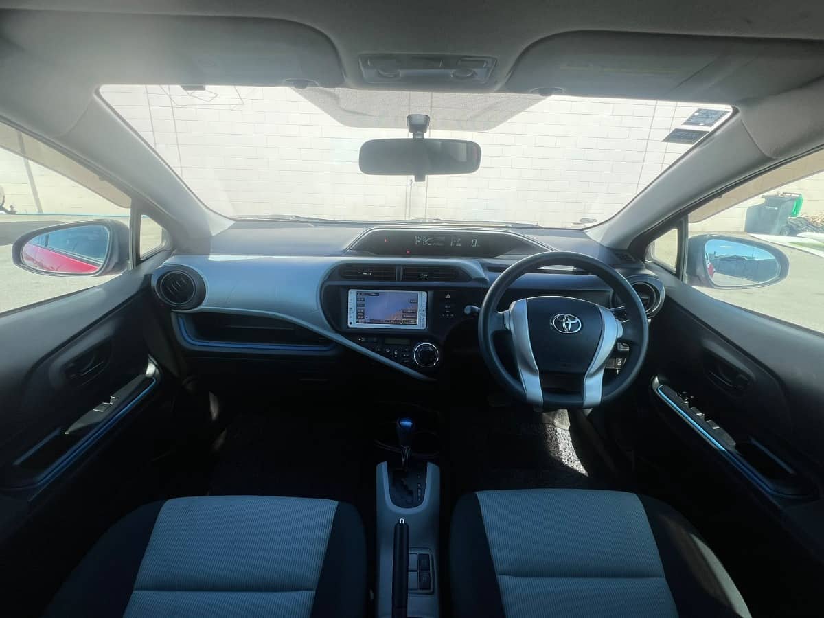 2014 Toyota Aqua photo 7