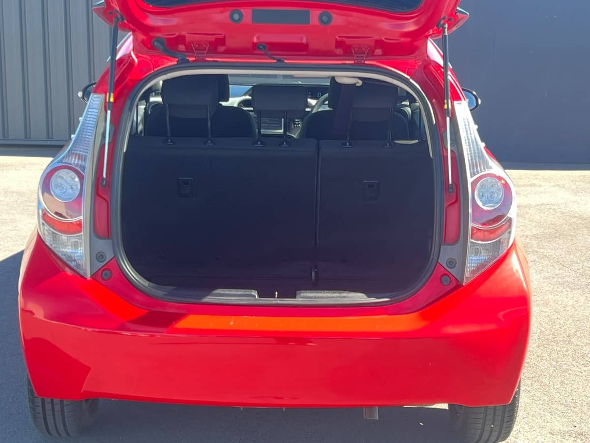 2014 Toyota Aqua photo 6