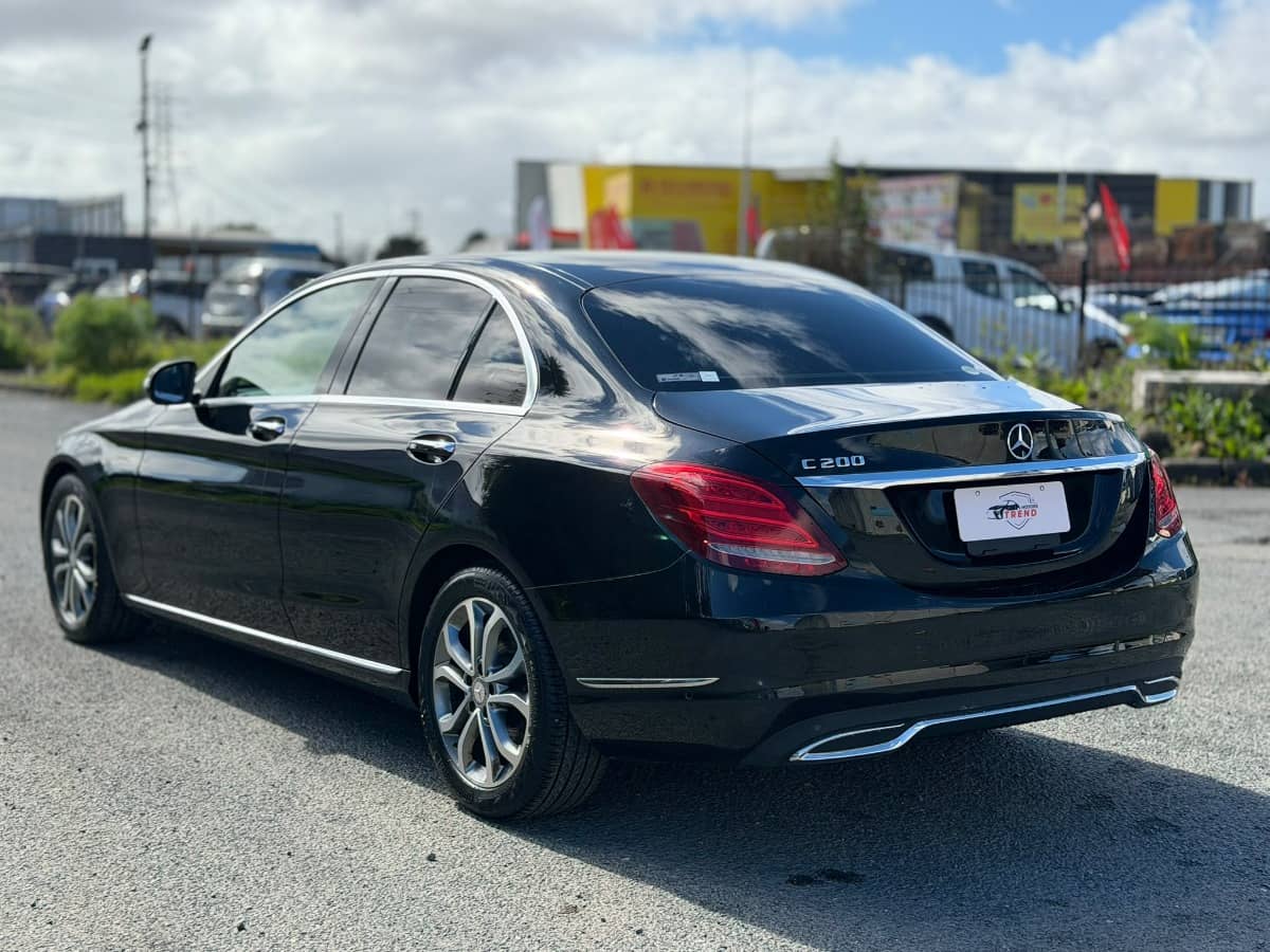 2015 Mercedes-Benz C 200 photo 2