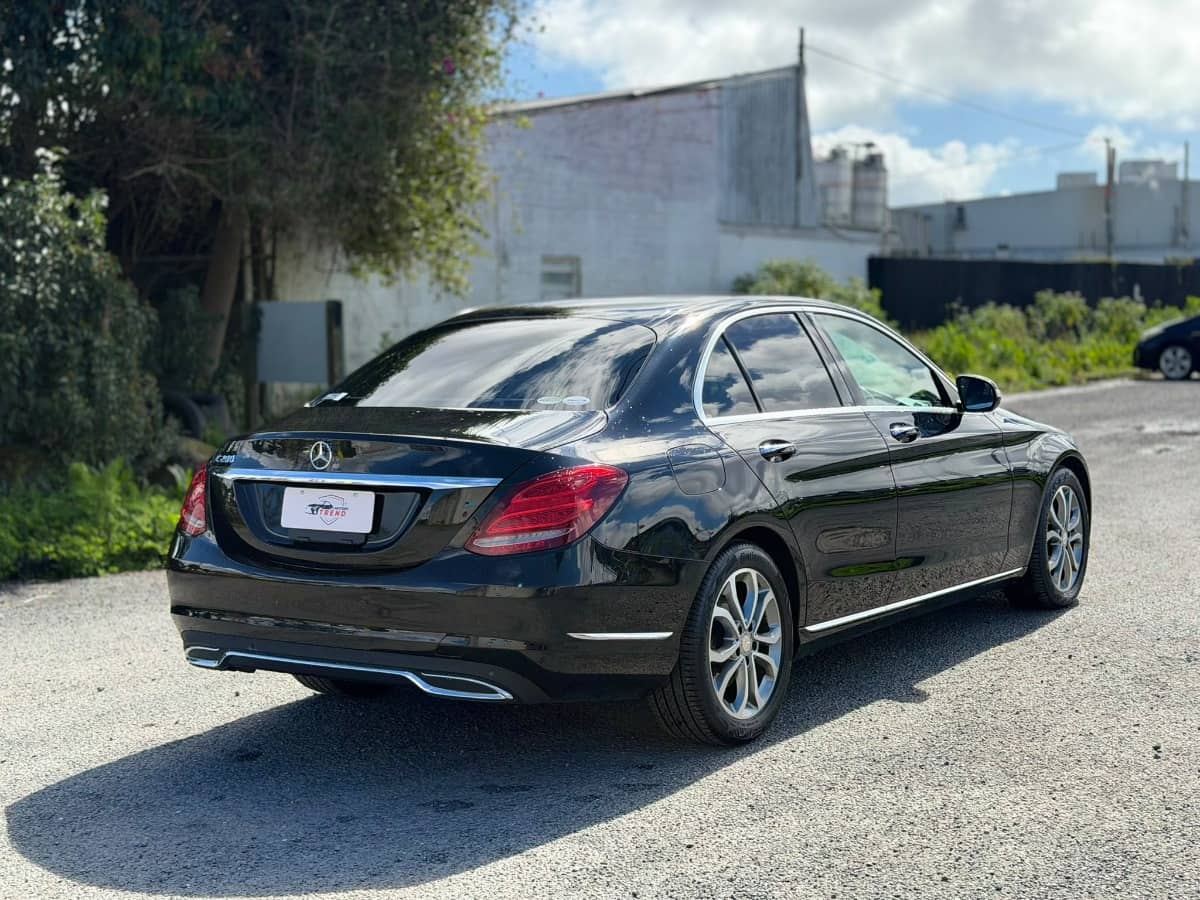 2015 Mercedes-Benz C 200 photo 4