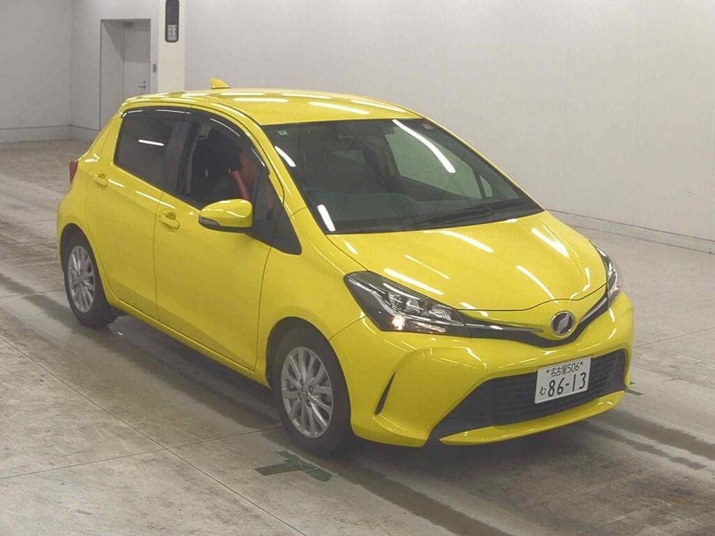 2016 Toyota Vitz photo 1