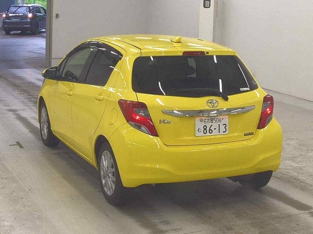 2016 Toyota Vitz photo 4