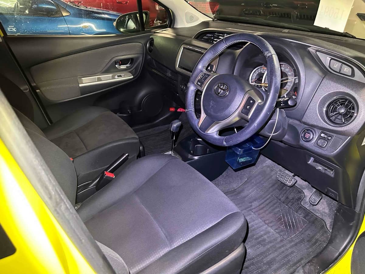 2016 Toyota Vitz photo 7