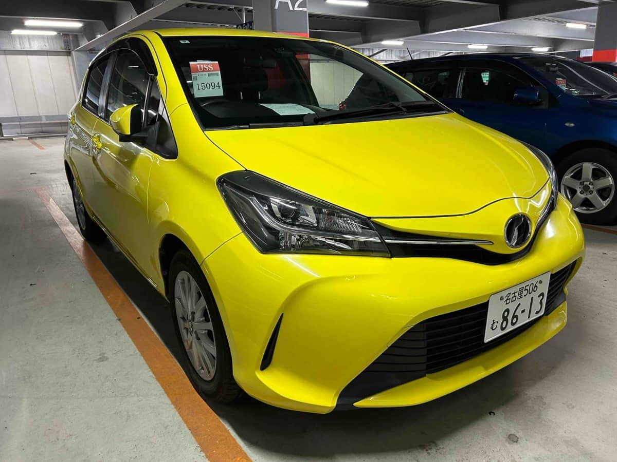 2016 Toyota Vitz photo 5