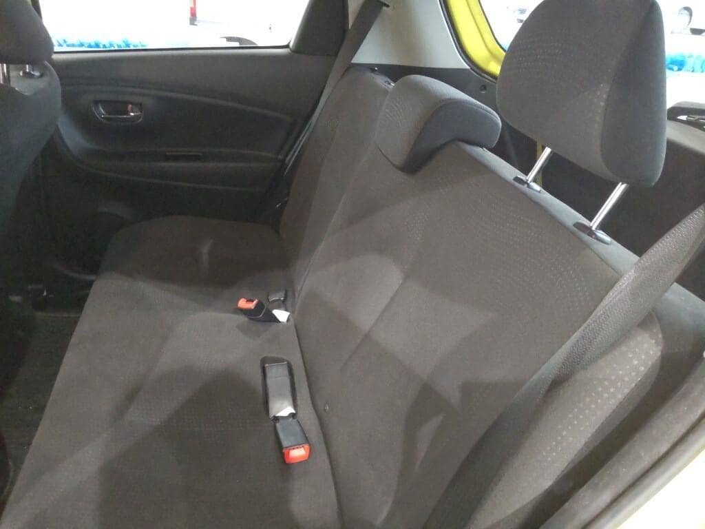 2016 Toyota Vitz photo 8