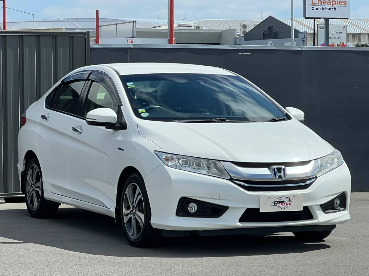 2015 Honda Grace photo 3