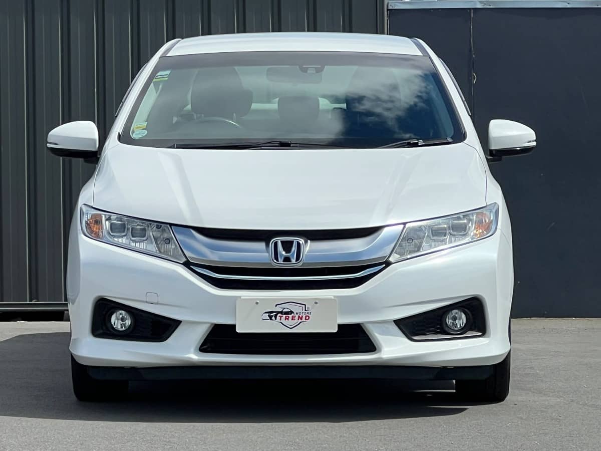 2015 Honda Grace photo 2