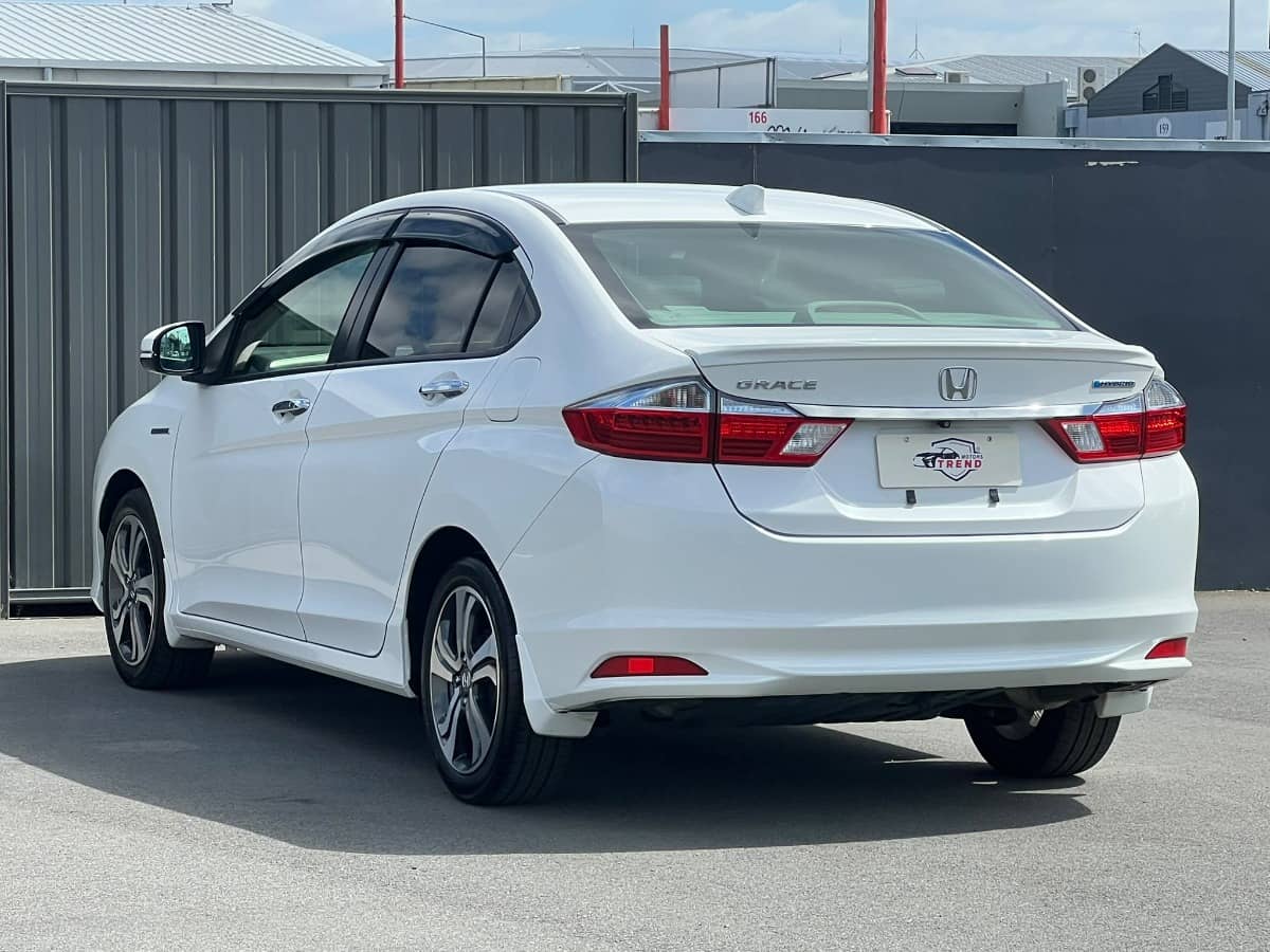 2015 Honda Grace photo 4