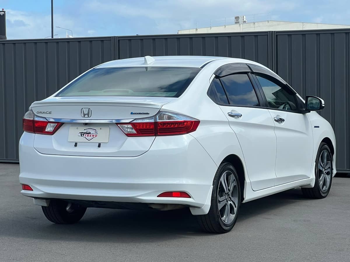 2015 Honda Grace photo 5