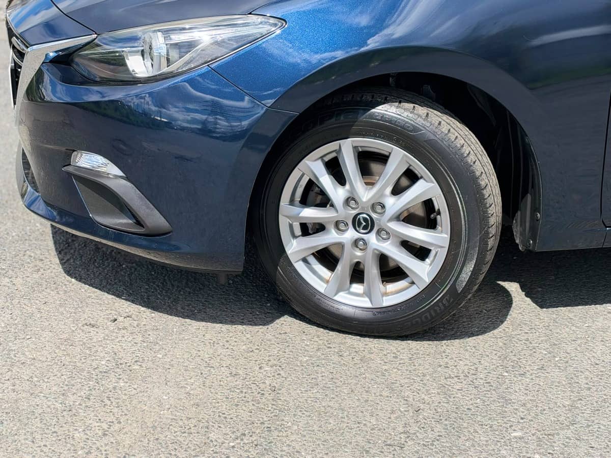 2016 Mazda Axela photo 18