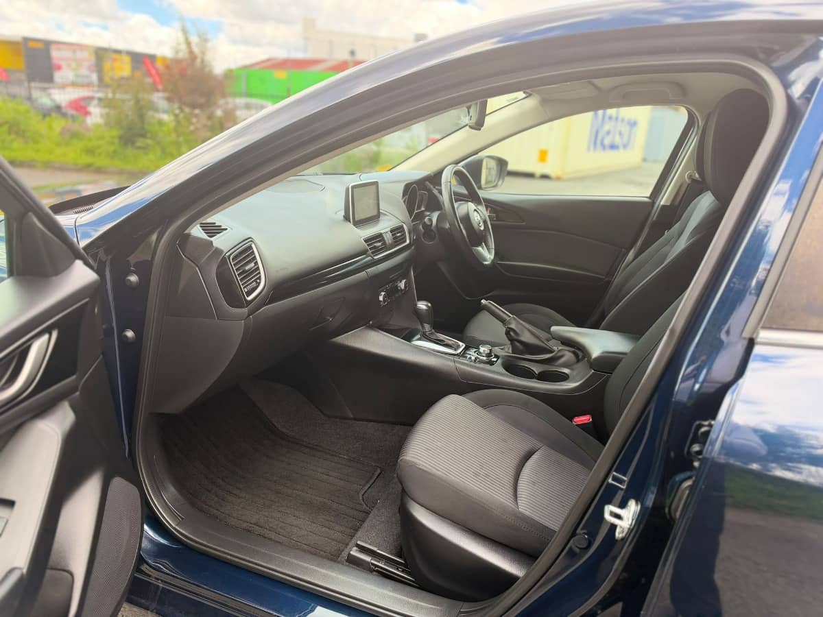 2016 Mazda Axela photo 13
